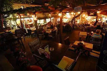 Akdeniz מלון דירות 3*